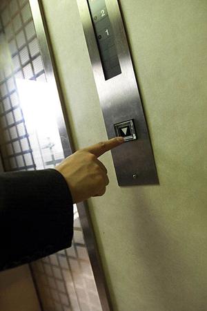 運搬装置のスクリューコンベヤは